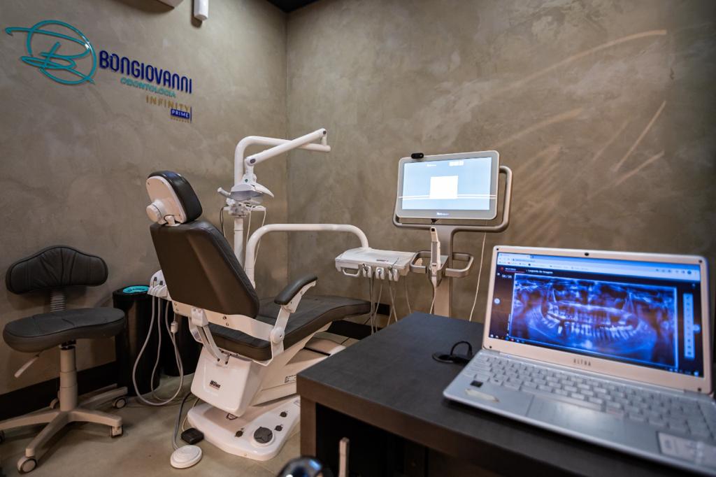 Consultório Bongiovanni equipado com tecnologia para planejamento digital
